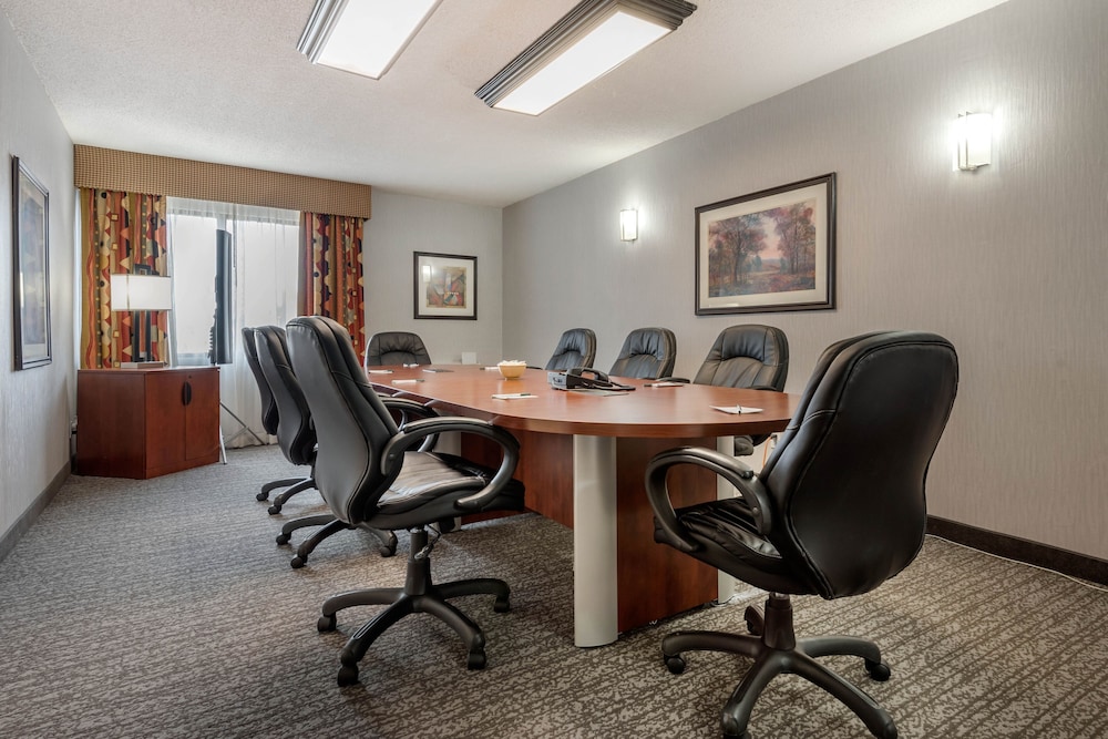 Quality Inn & Suites Mississauga 35/41