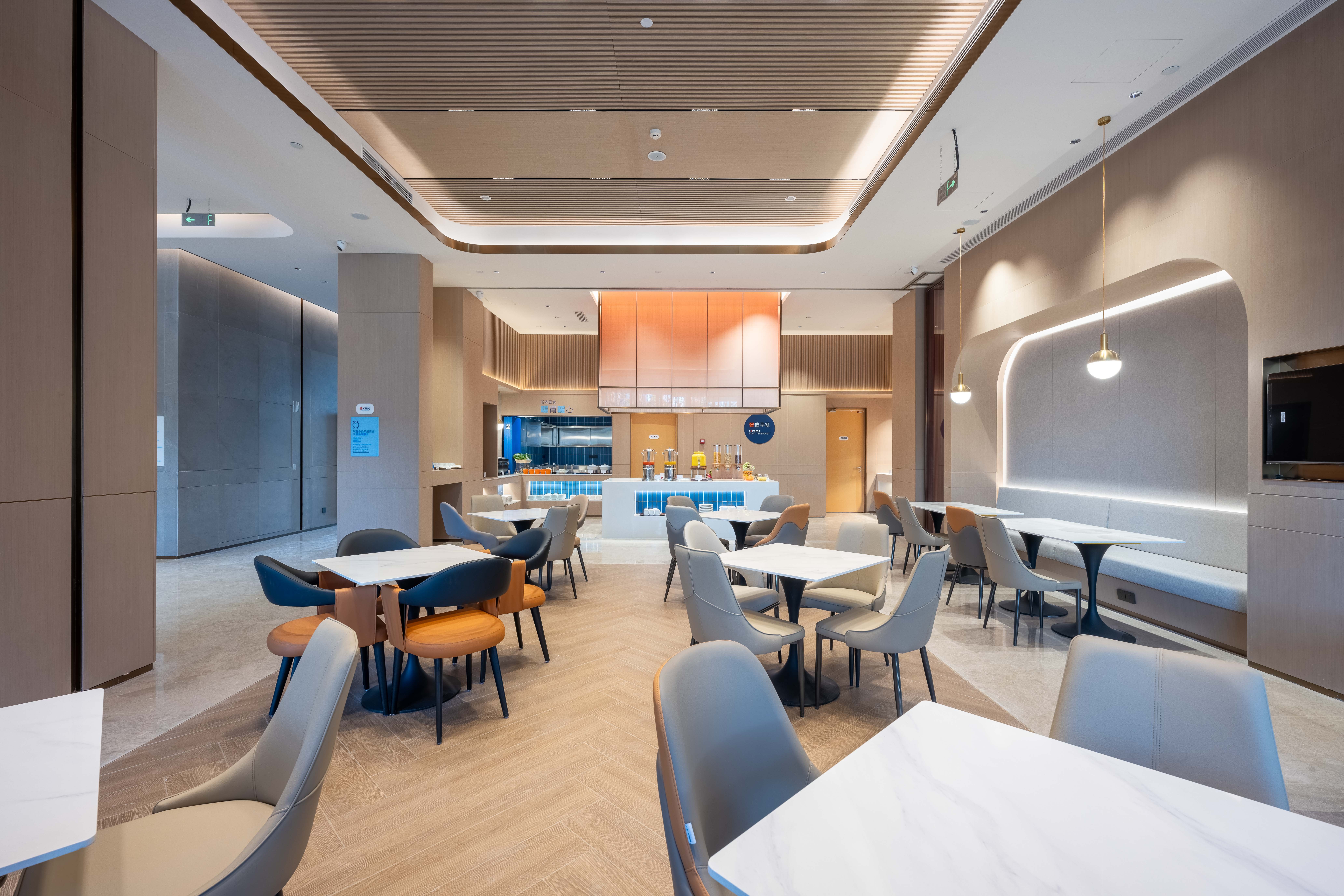 Holiday Inn Express Haiyan 32/47