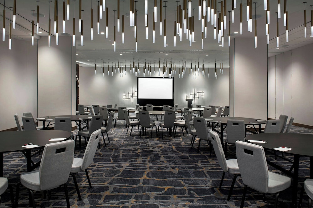 Marriott Springfield Downtown 59/61