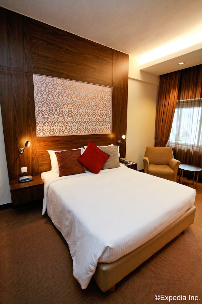 Hotel Grand Pacific 32/70
