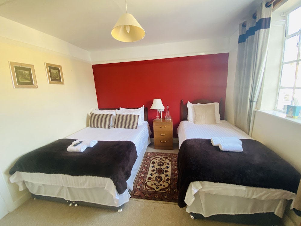 The Old Court Hotel 4/41