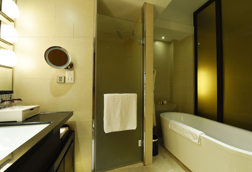 Jinling Hotel 50/52