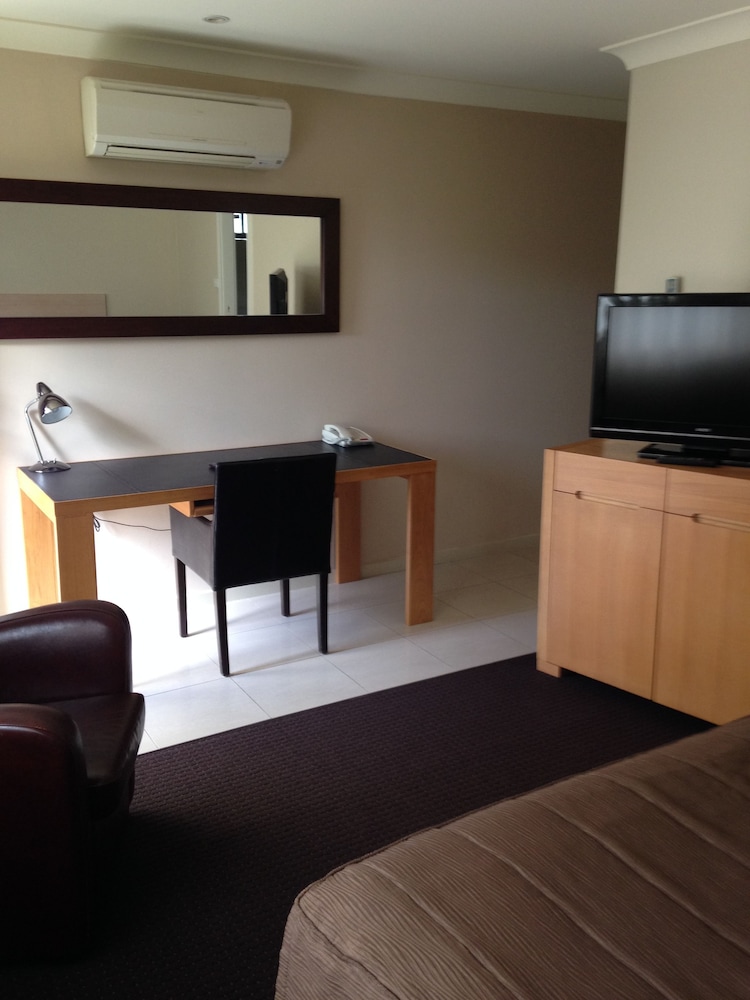 FRANCIS PHILLIP MOTOR INN 22/59