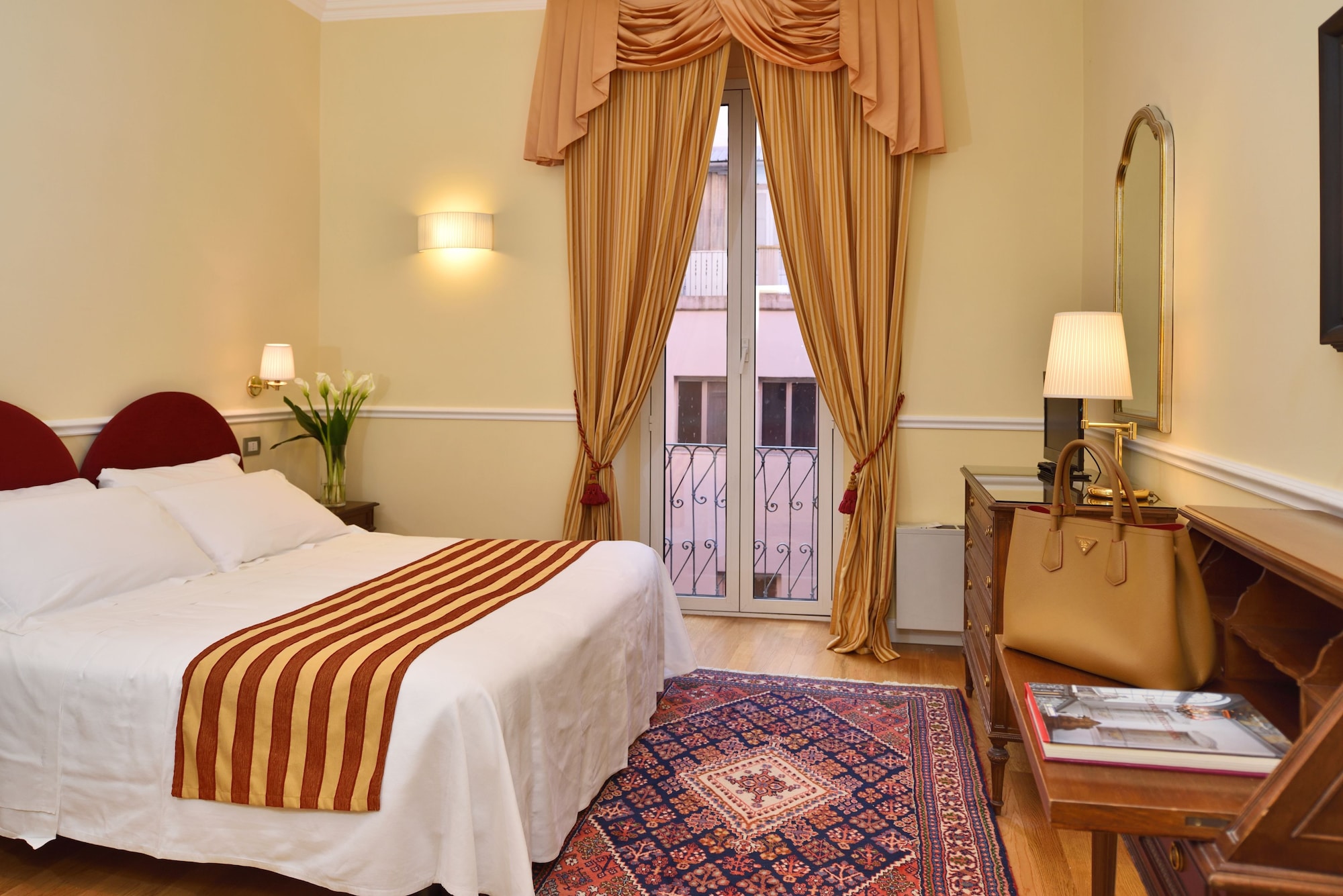 SUITE, DOUBLE BED, SOFA