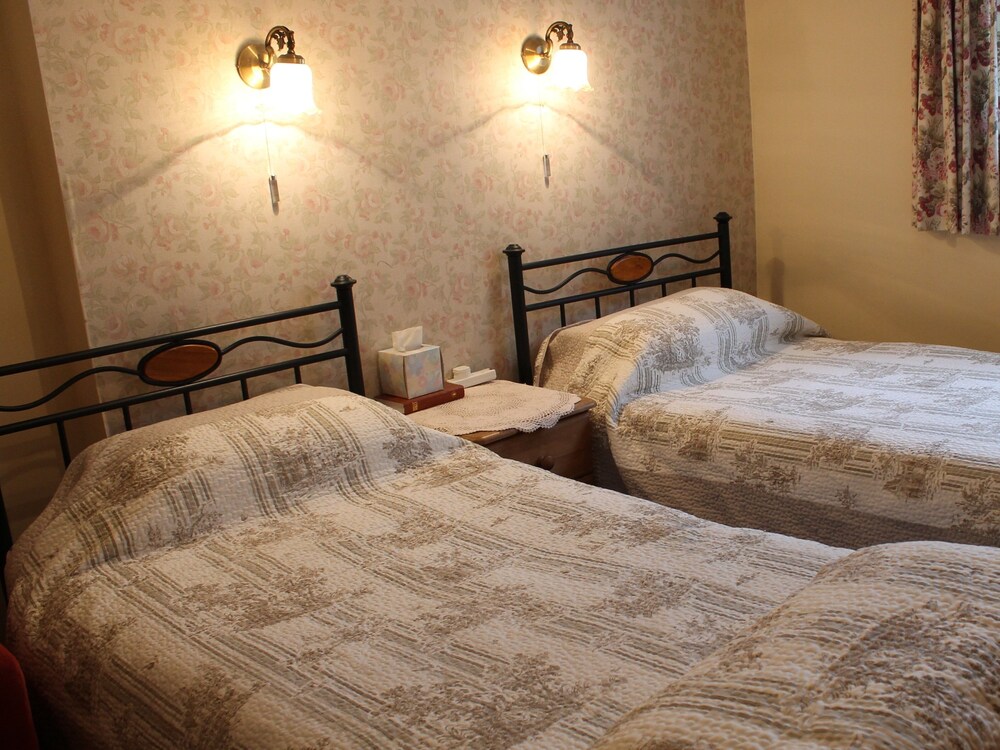 Downstairs, Standard, Twin Beds