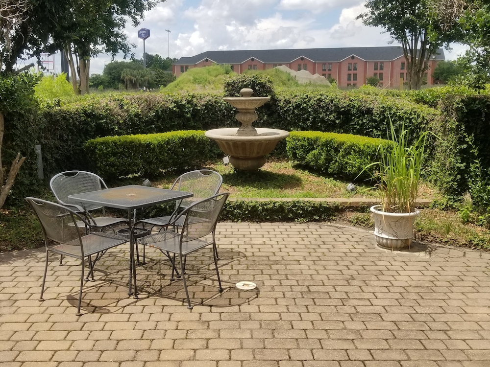 Inn at Mulberry Grove 29/33