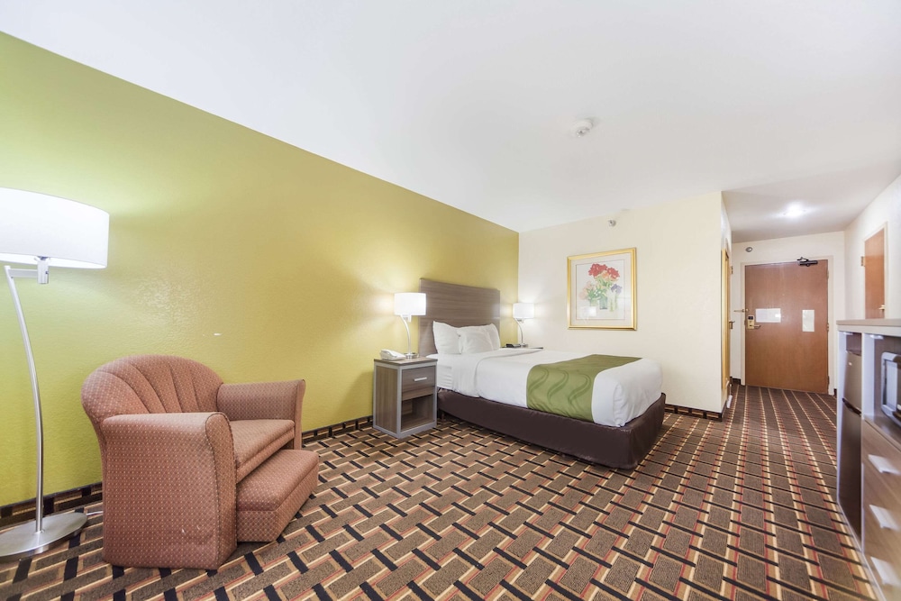 Quality Inn Lincoln Cornhusker 13/30