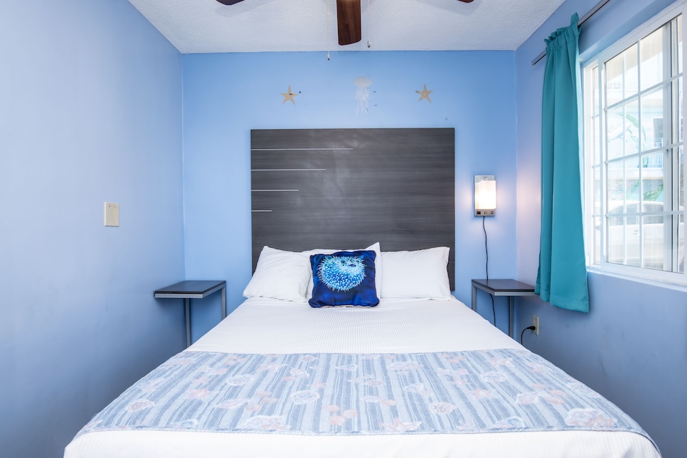 Aqua Breeze Inn 10/55