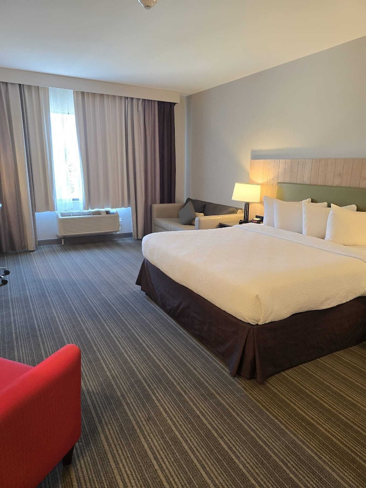 Country Inn and Suites By Radisson Belleville ON 15/49