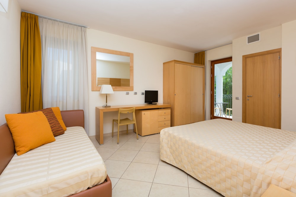 Room at Valtur Baia del Gusmay Beach Resort, PESCHICI