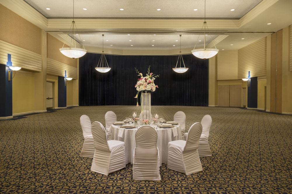 Toronto Don Valley Hotel Suites 8/31