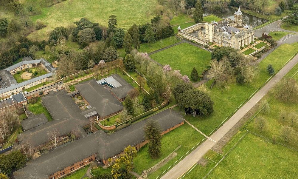 De Vere Horsley Estate 68/72