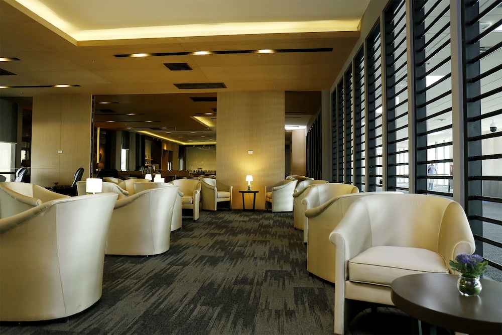 LOUIS' TAVERN HOTEL 27/53