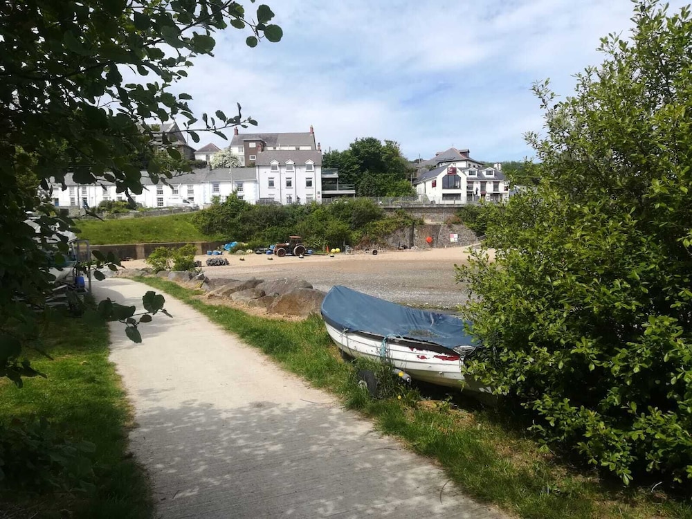 Highcliffe Hotel 40/48