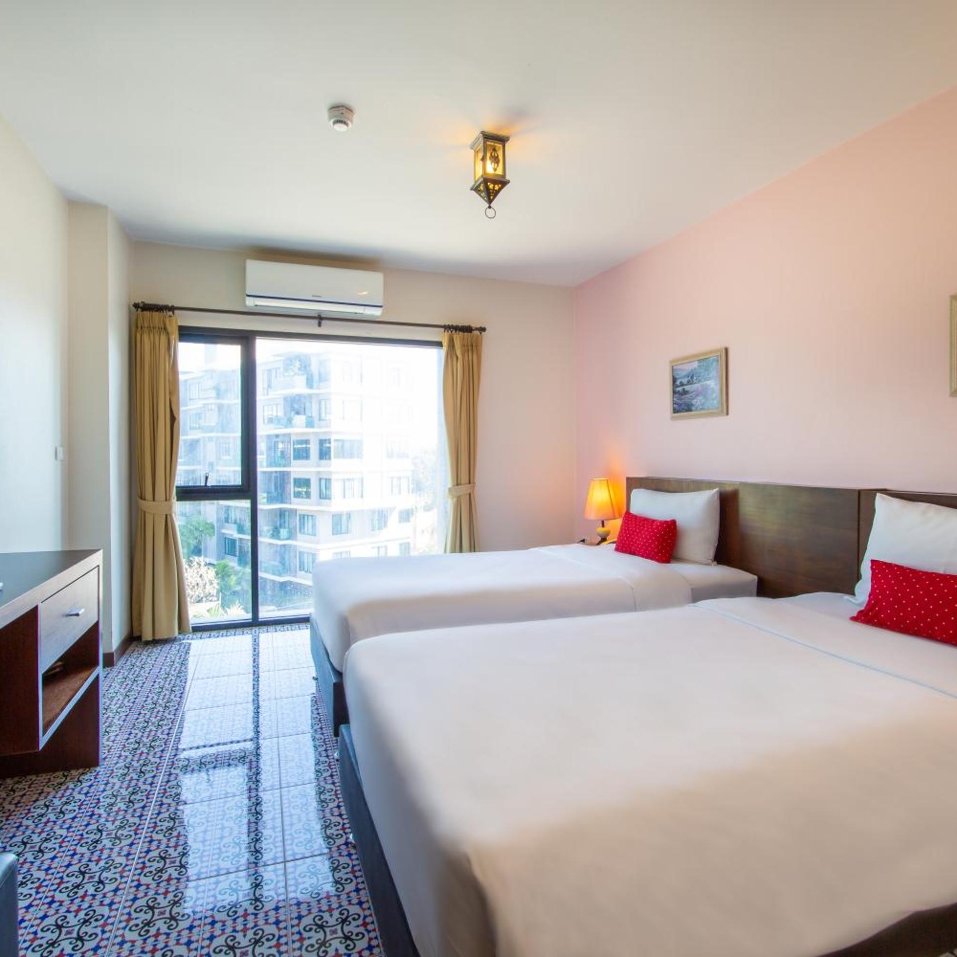 Deluxe, Twin Beds
