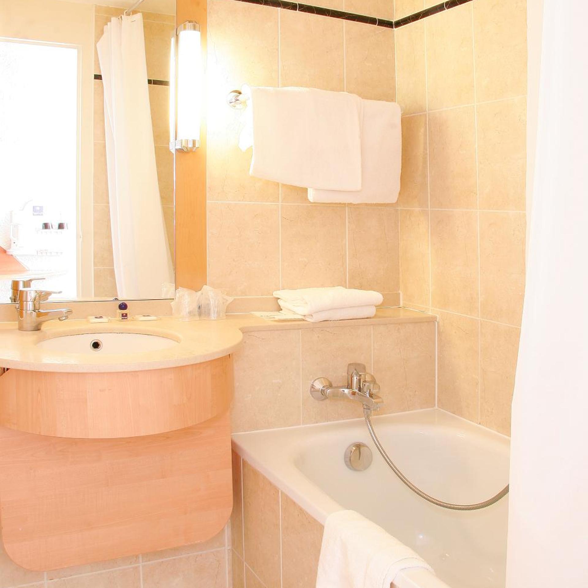 Kyriad Creteil Centre 42/43