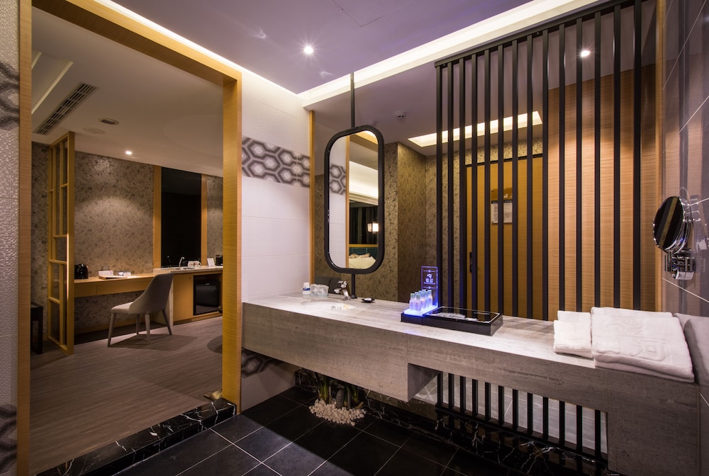Uher Luxury Resort Hotel 48/50