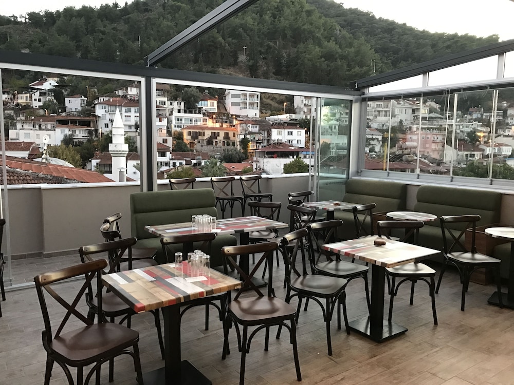 Sakura Hostel & Pub 75/88