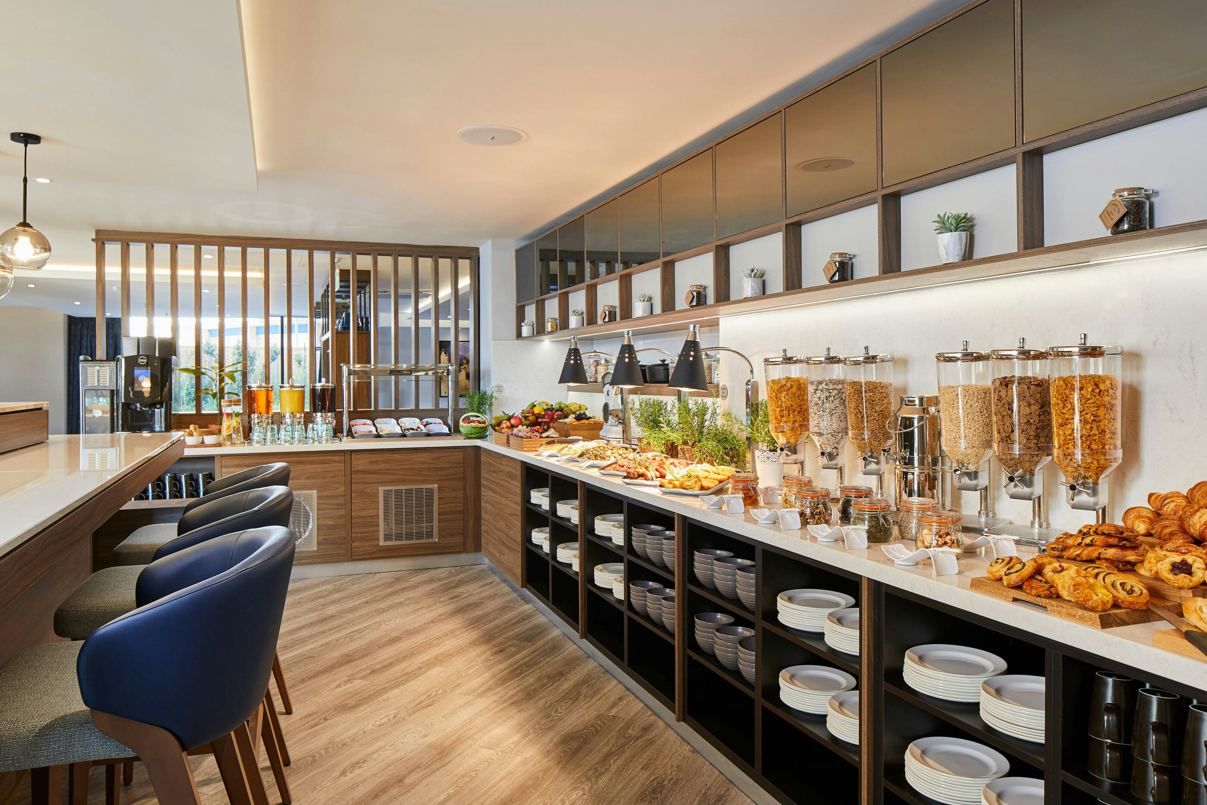 Courtyard by Marriott London Heathrow Airport 16/23