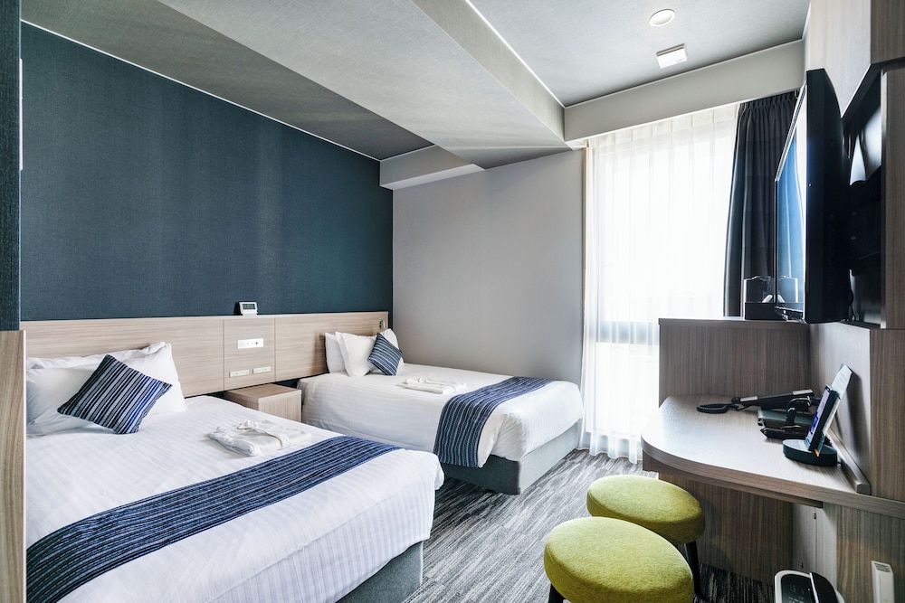 ROOM, TWIN BEDS