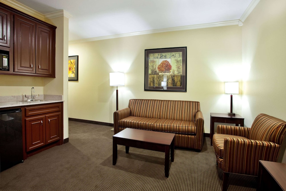Wyndham Lake Charles 31/49