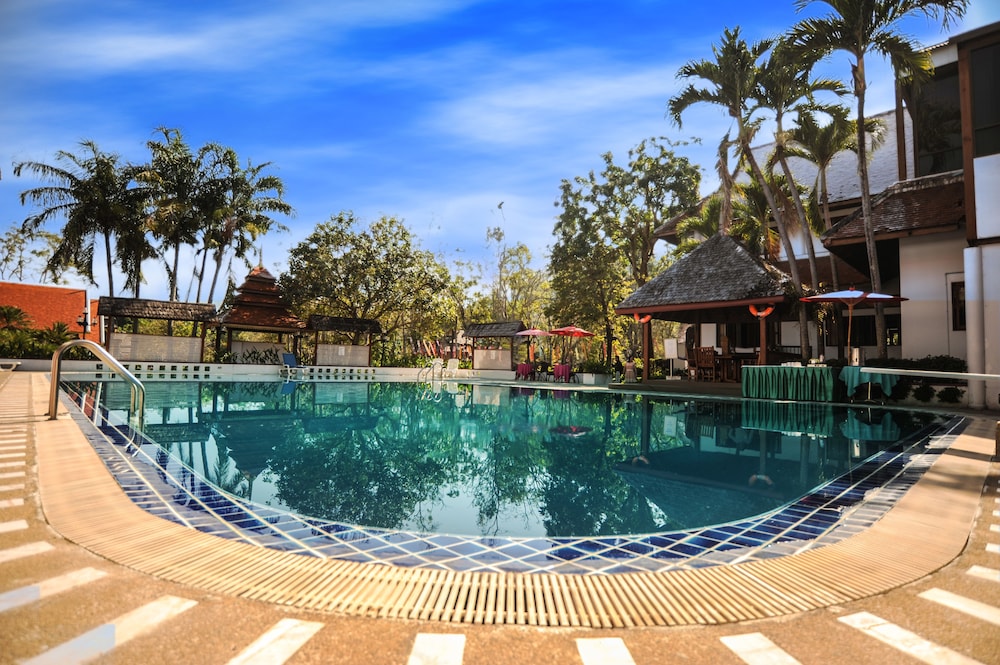 Suan Bua Hotel Resort 46/48