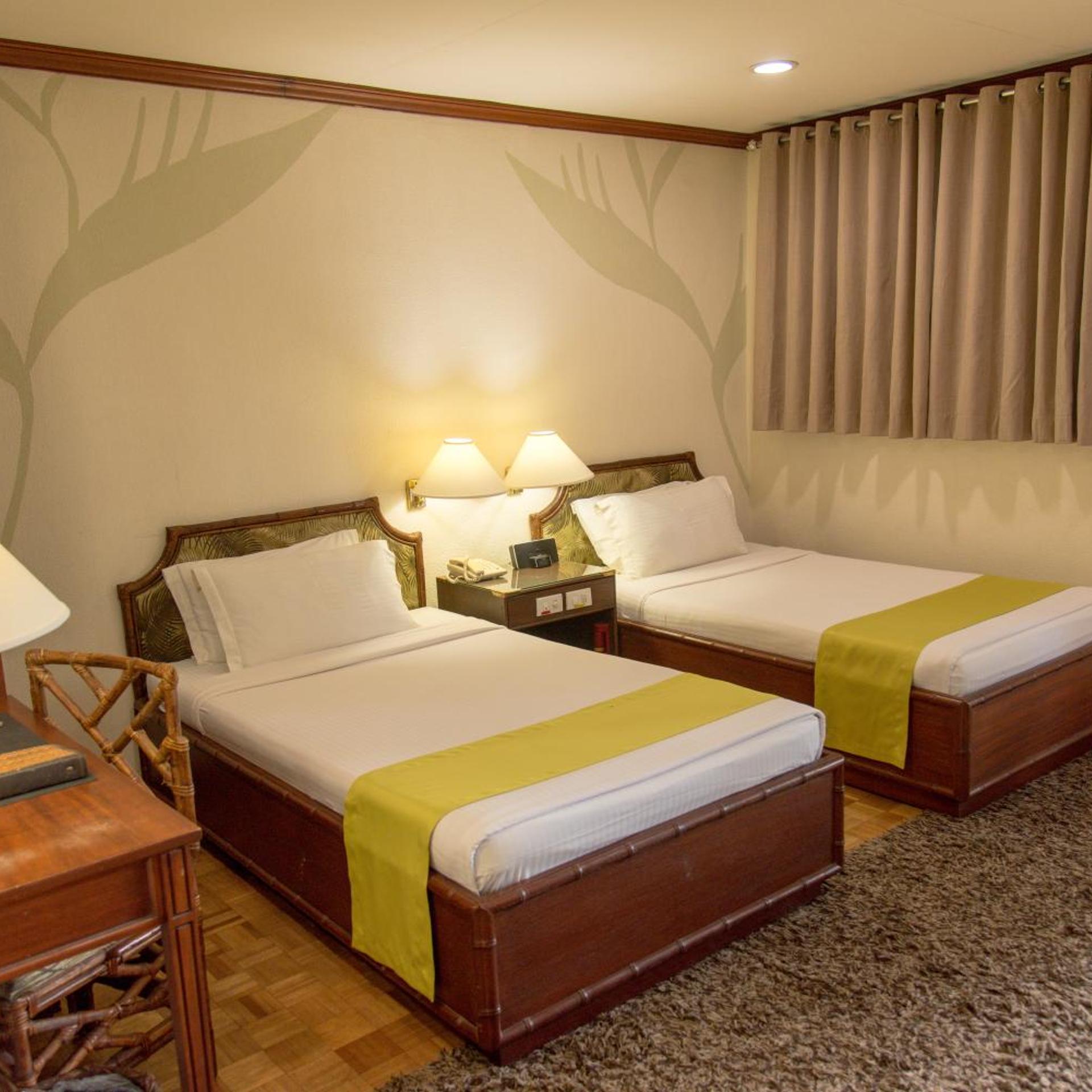 Oasis Hotel 4/39