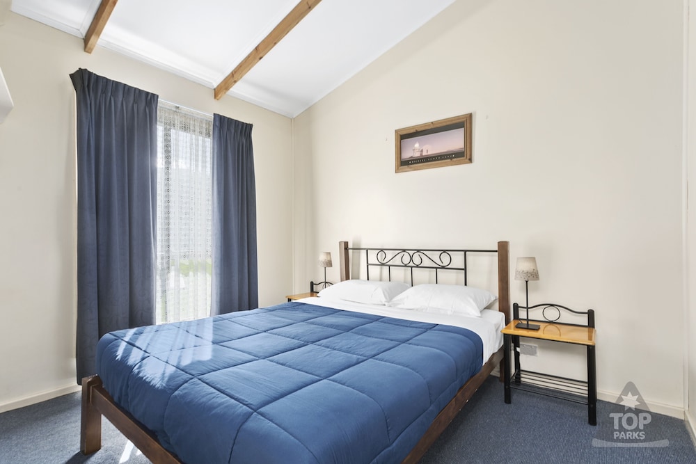 2 Bedrooms, Superior, Cabin, 1 Queen and 2 Bunk Beds, Pool Side