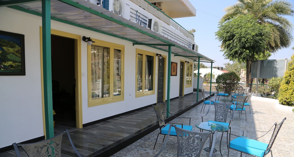 HOTEL KARNAVATI 3/50