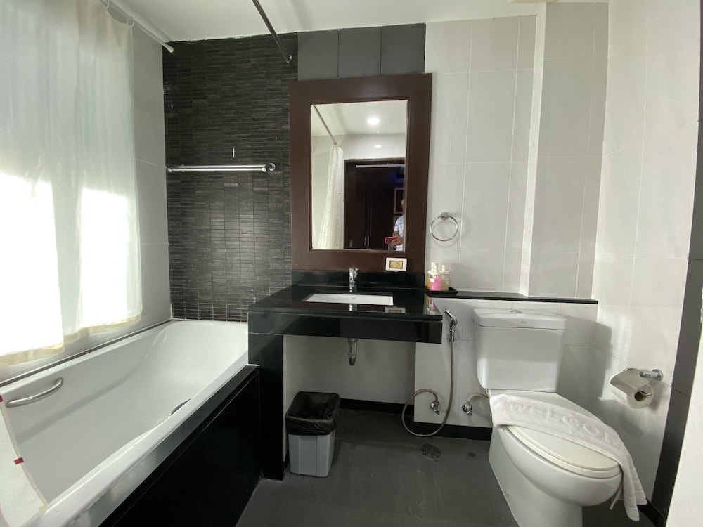 77 Patong Hotel & Spa 46/50