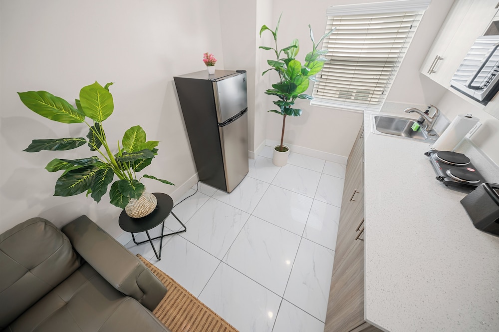 Samantha Apartments by Lowkl 25/46
