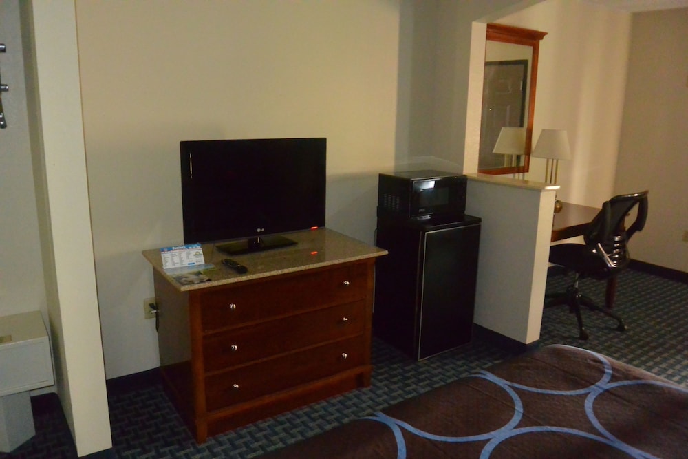 Days Inn By Wyndham Clarksville North 55/63