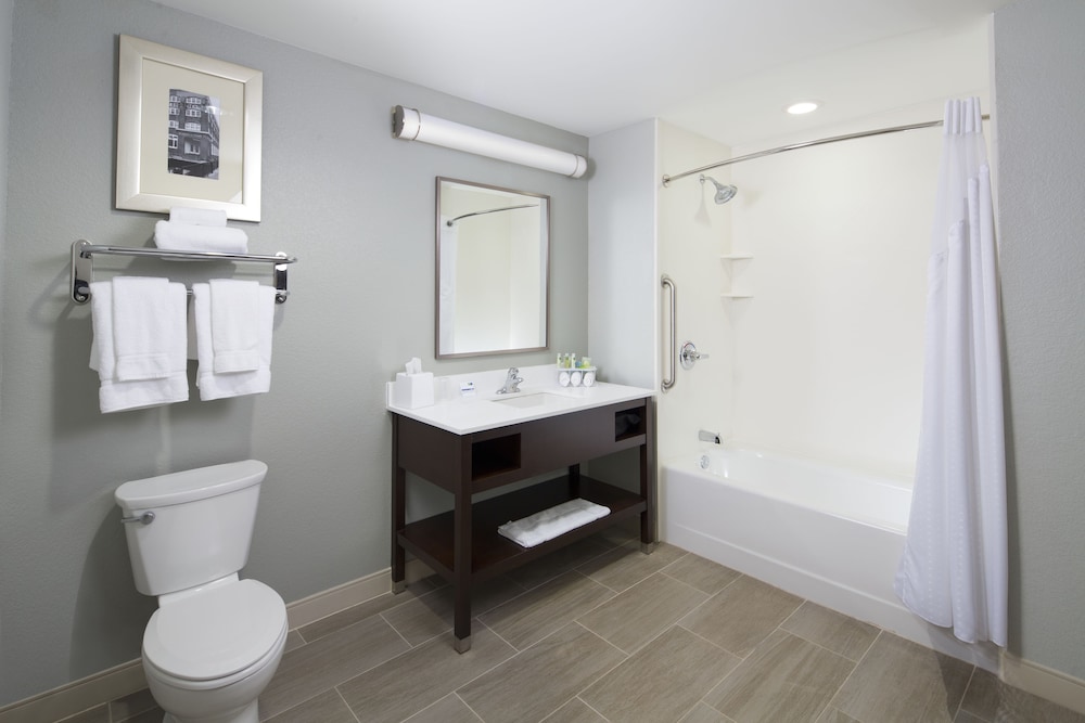 Holiday Inn Express & Suites Oklahoma City Dwtn - Bricktown 16/55