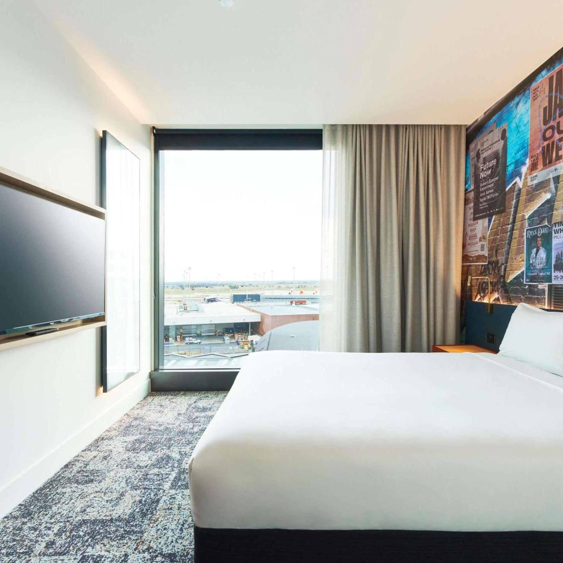 Superior, King Bed, Queen Bed, Runway View