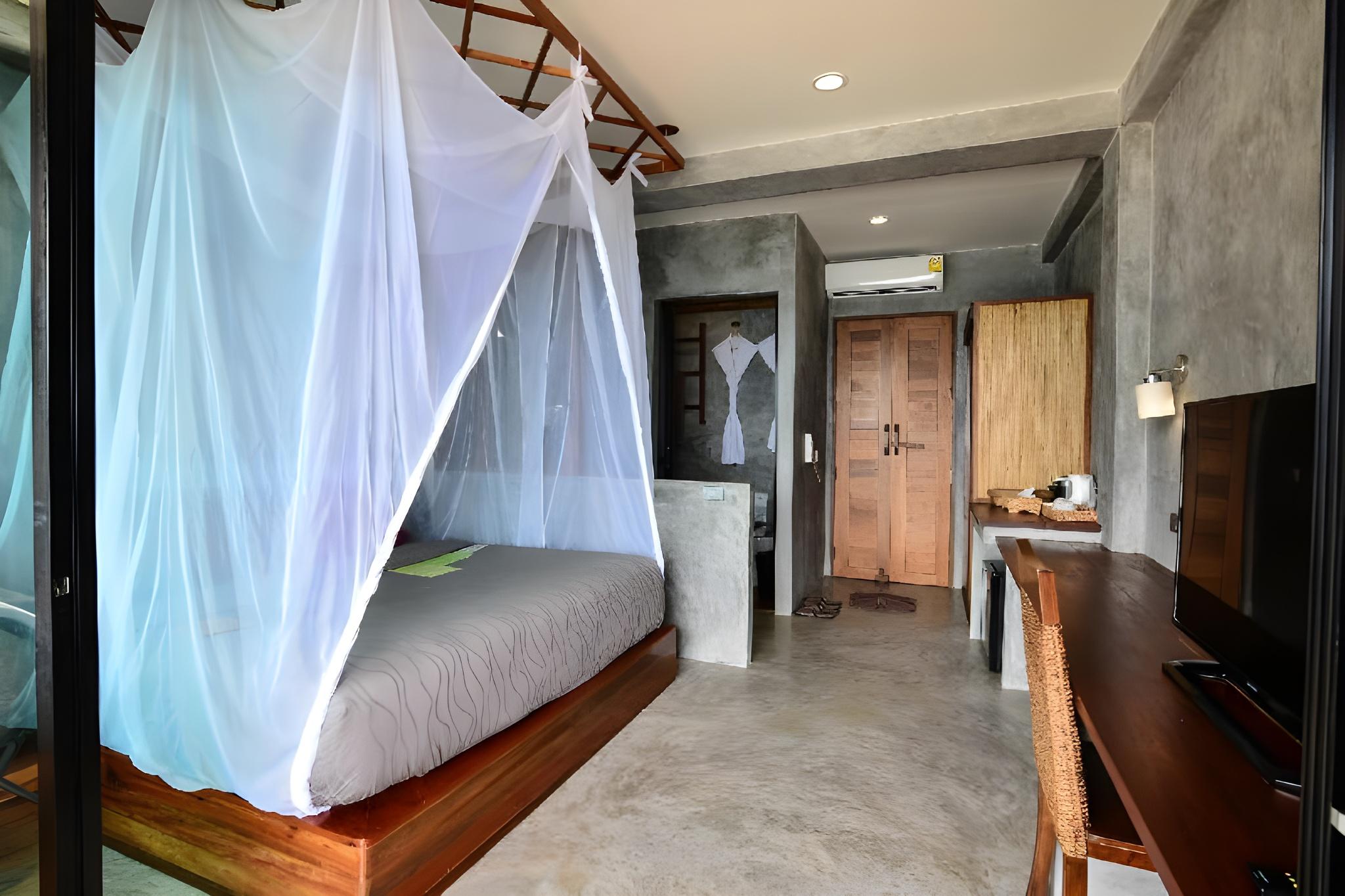 Superior, King Bed, Beach Front