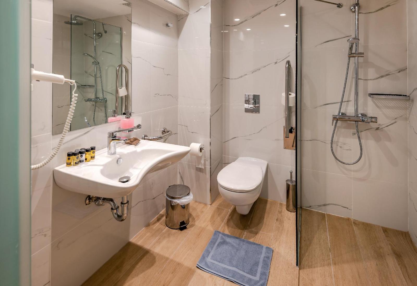 Junior Suite, Pool View, Triton Boutique Hotel 4/5