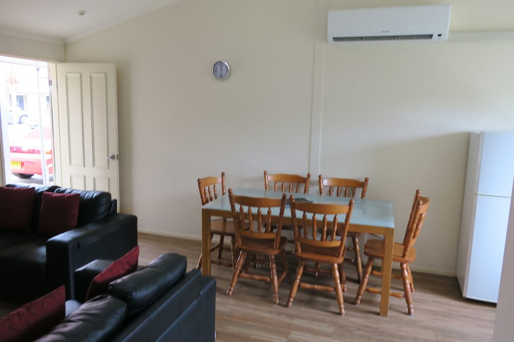 Caboolture Central Motor Inn 33/39