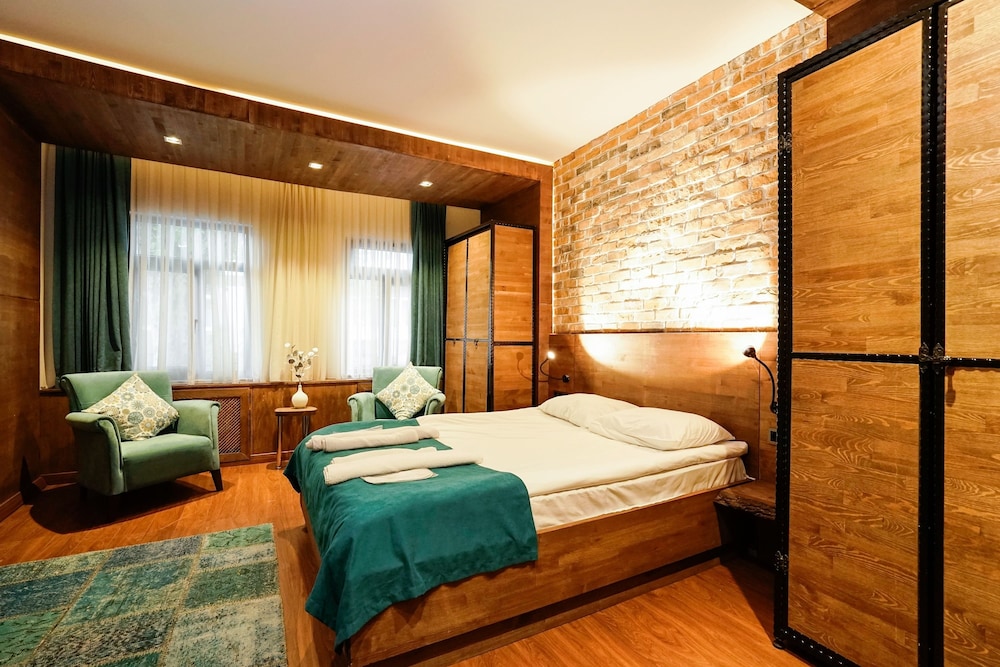 Cube Suites 12/100