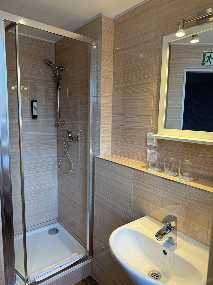 COMFORT, SUITE, 2 QUEEN BEDS, SOFA