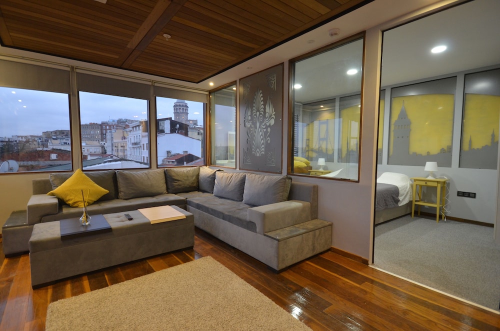 Unver Galata Apart 36/53