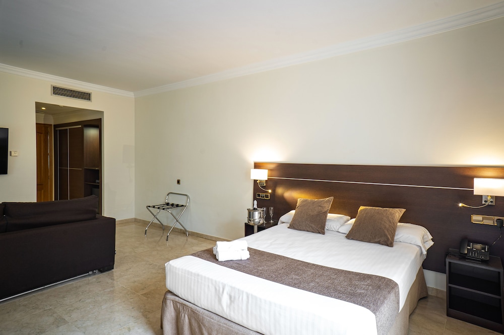 Hotel Mainake Sl 16/60