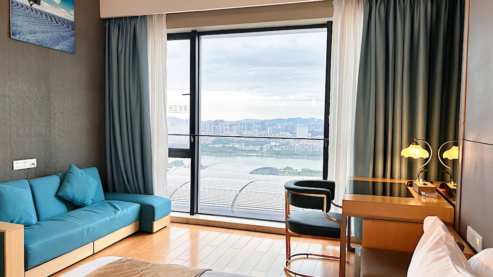 Xingyi International Hotel Poly Store 54/70
