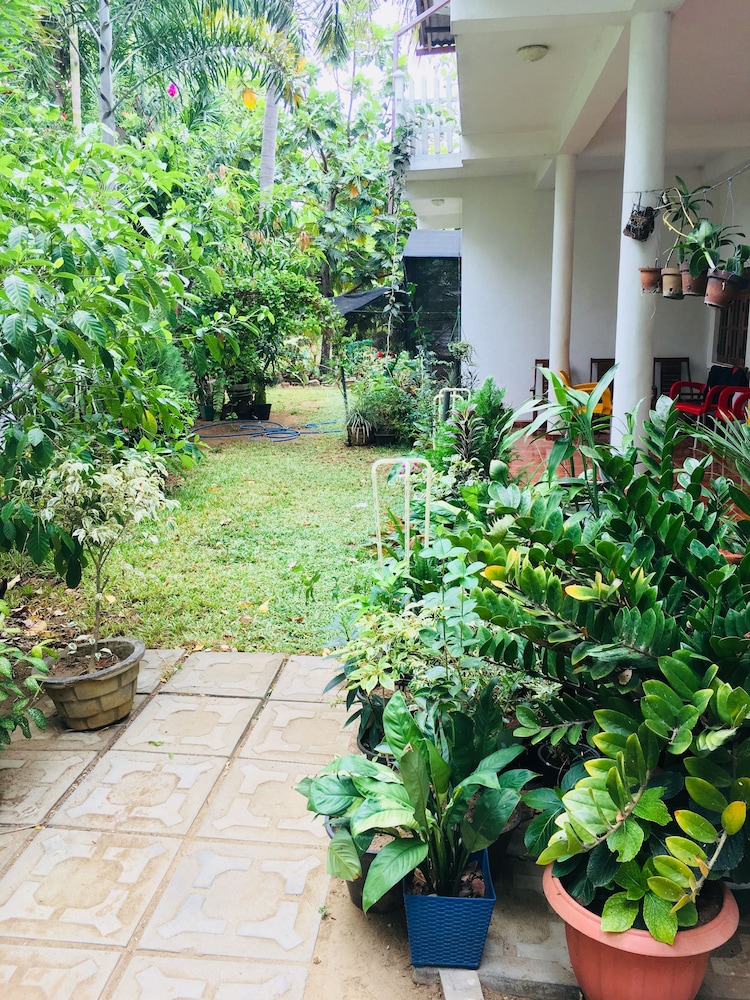 Sudu Neluma Home Stay 24/34