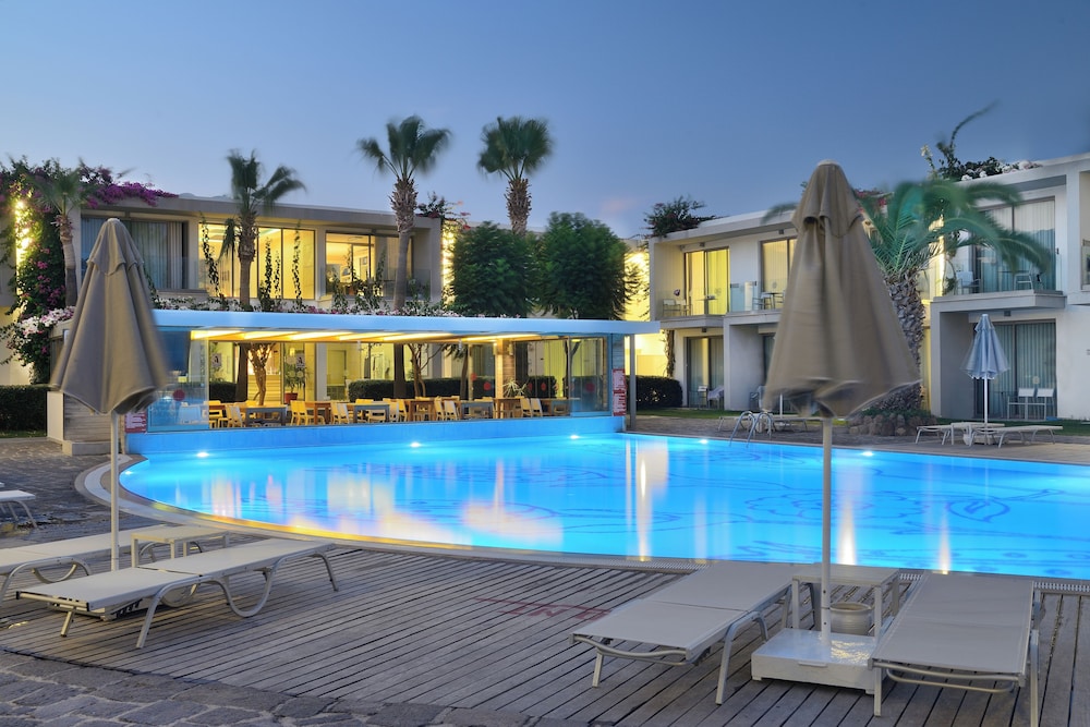 Lugga Boutique Hotel and Beach 38/43