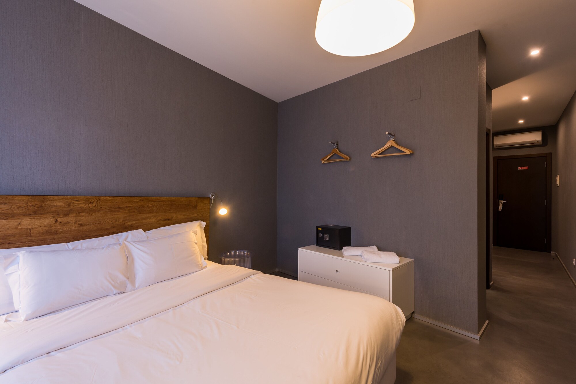 SUPERIOR, DOUBLE OR TWIN BED
