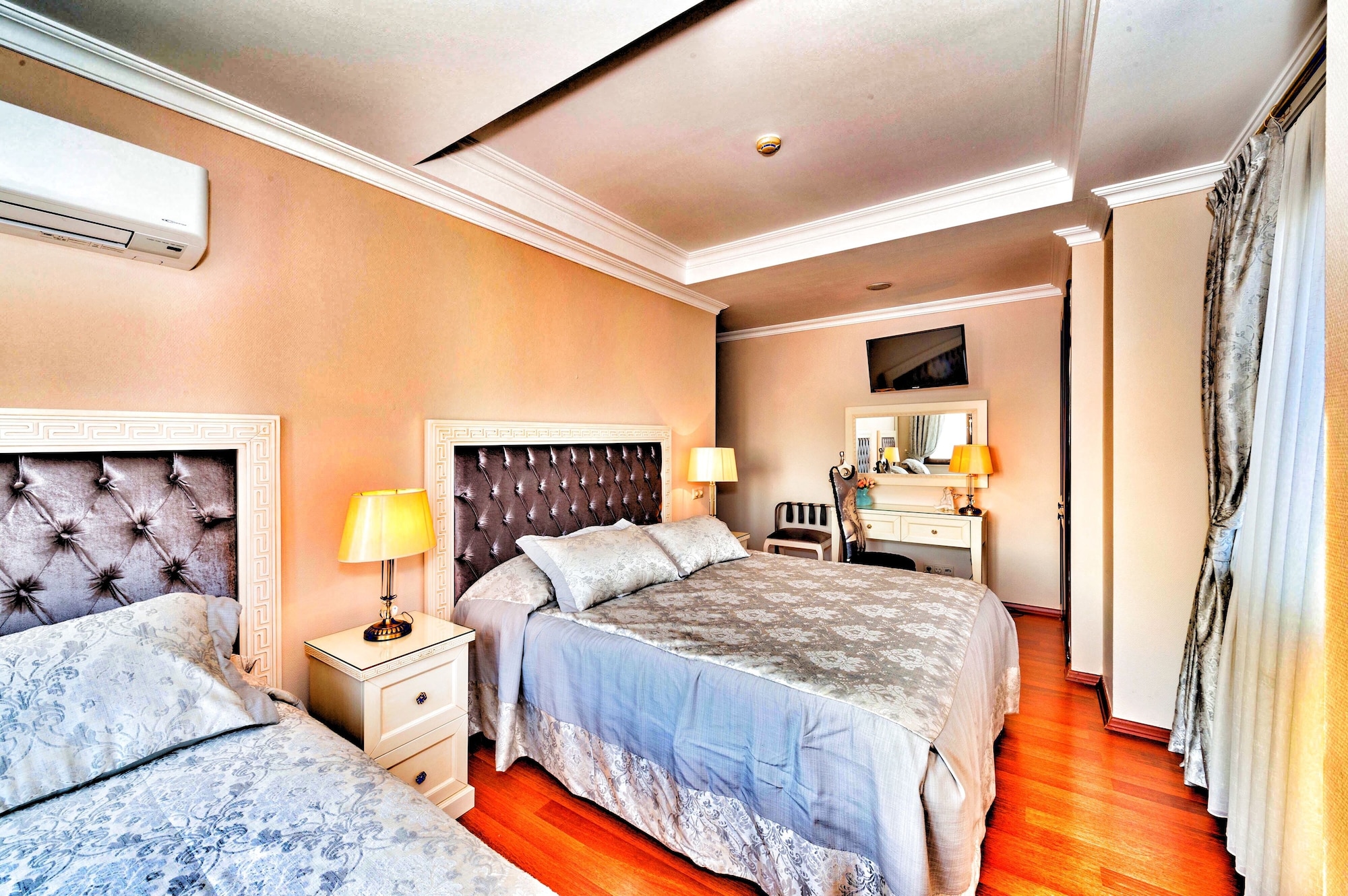 ROOM, TRIPLE