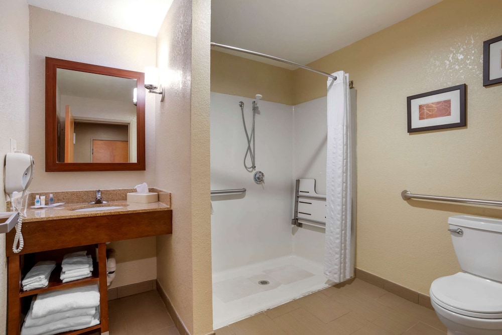 Comfort Suites Oxford I-20 exit 188 18/45