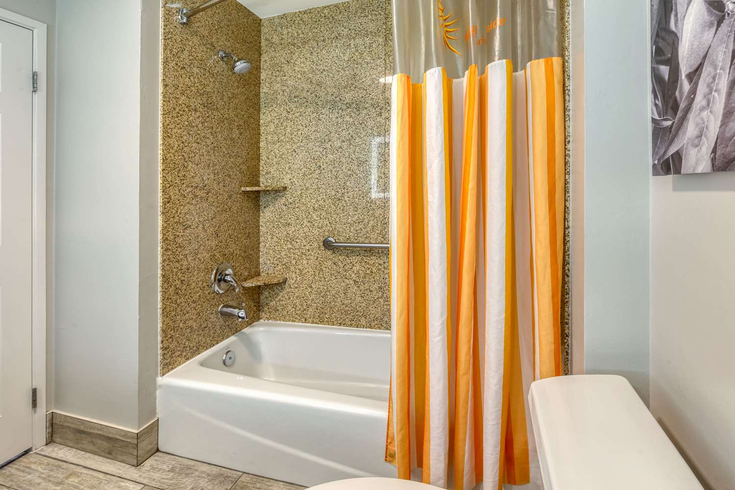 La Quinta Inn & Suites by Wyndham Visalia/Sequoia Gateway 58/60