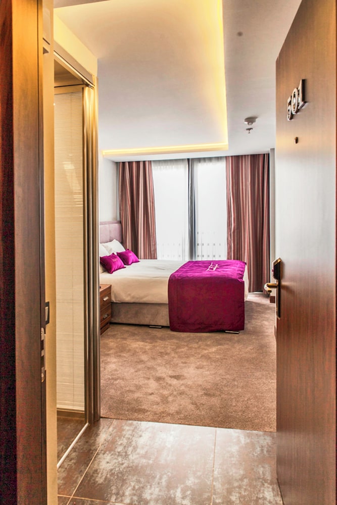 The 22 Hotel 25/50