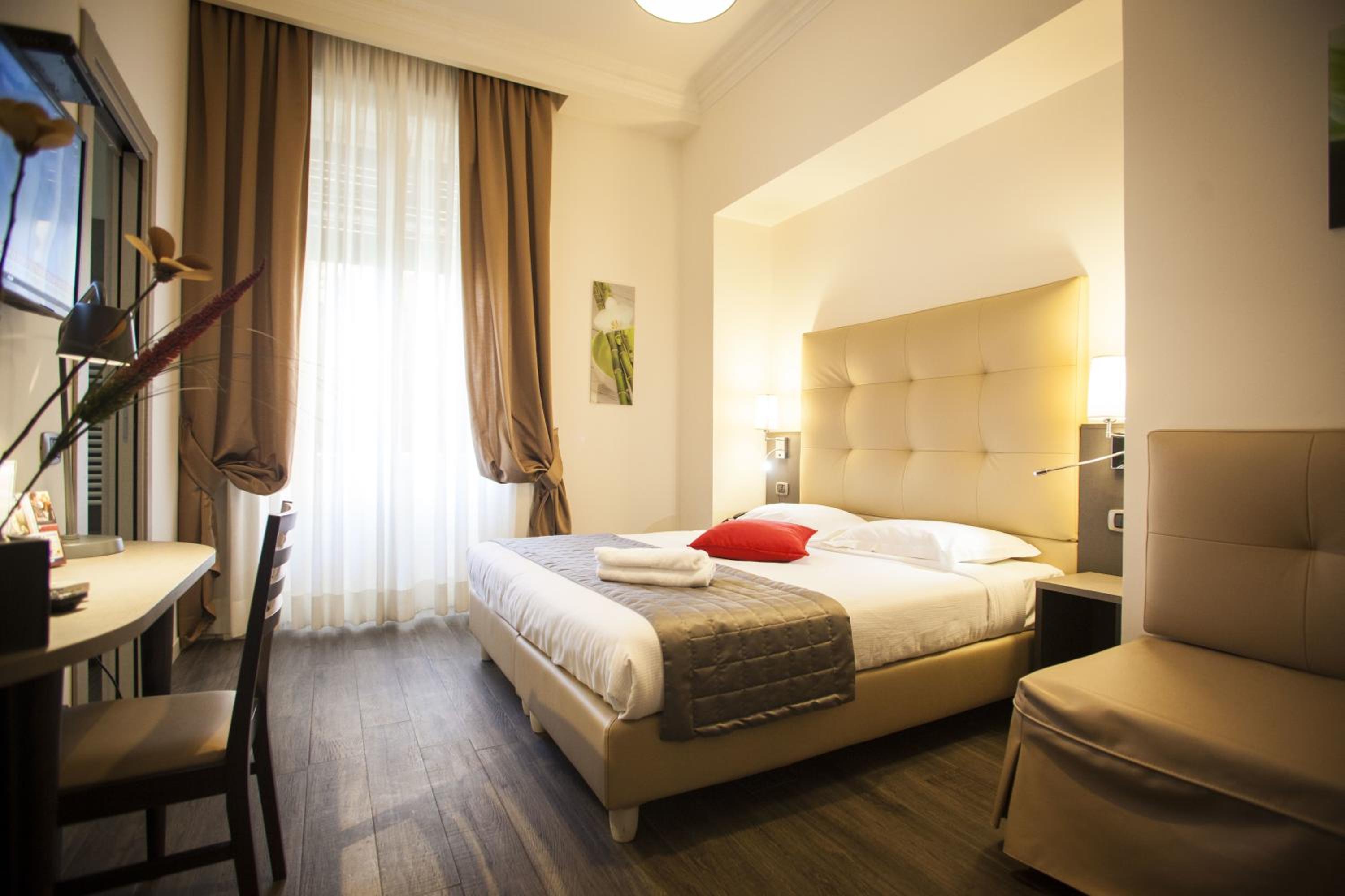 ROOM, TRIPLE